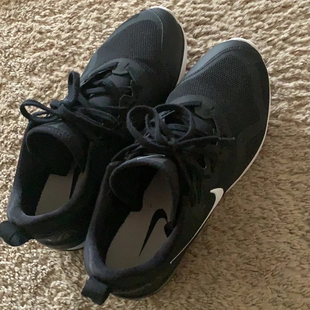 Nike Black and White Low-Top Athletic Sneakers - Picture 2 of 12